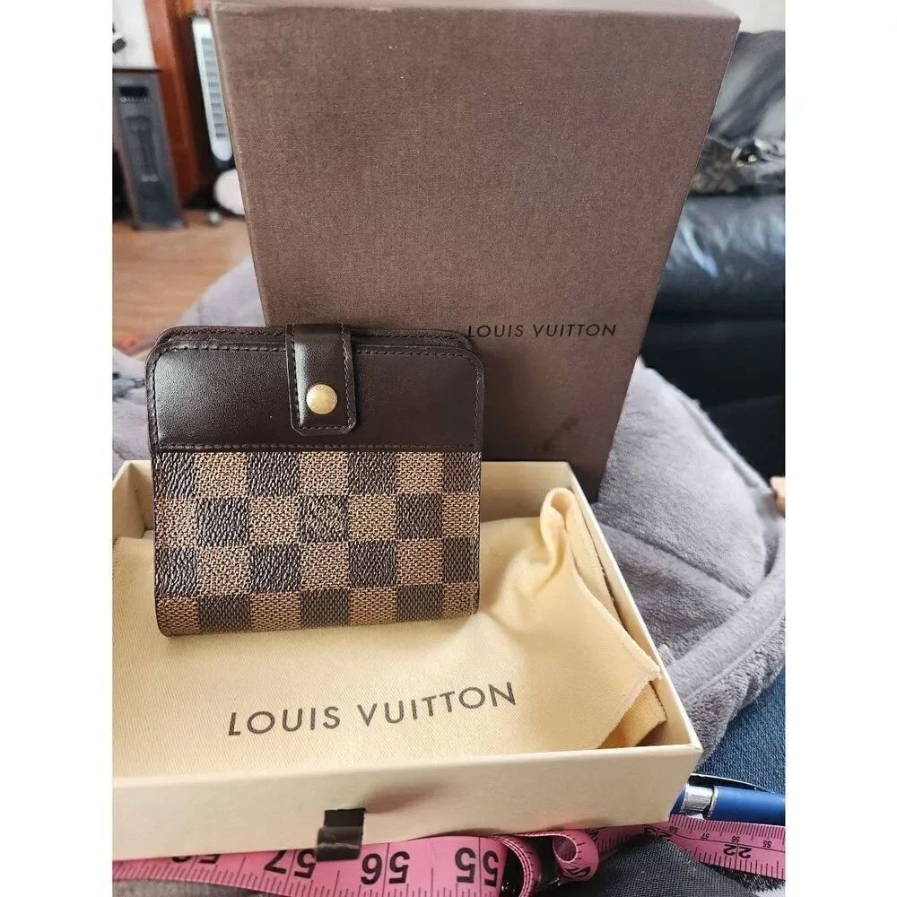 Louis Vuitton Damier Short Wallet EUC NO CHANGE COMPARTMENT. See pictures Inclu